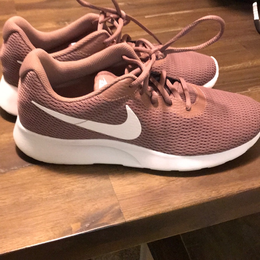 Nike Tanjun